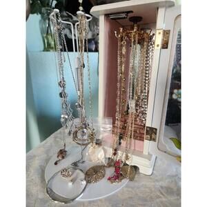 Dainty Vintage Jewelry Lot In Vintage Jewelry Box. Signed &Unsigned EUC